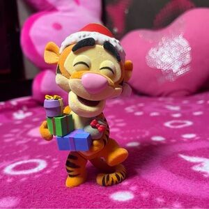 Disney Christmas Tigger Flocked Funko Pop No Box